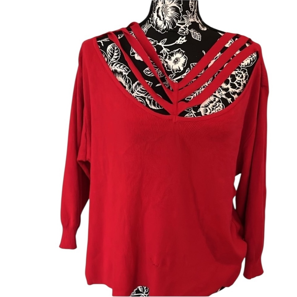 Capri size XL Red lightweight 3/4 sleeve sweater with front cut outs